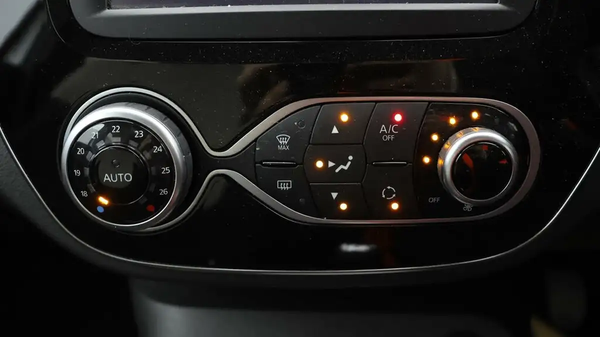 2020-renault-captur-09-tce-iconic-big-11