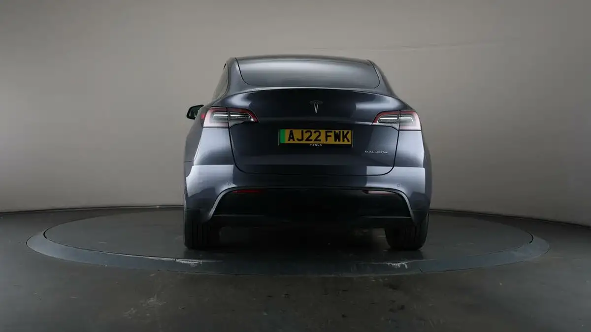 2022-tesla-model-y-e-long-range-big-26