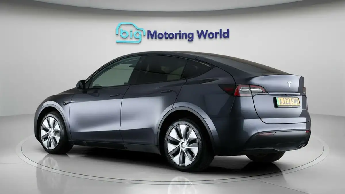 2022-tesla-model-y-e-long-range-big-5