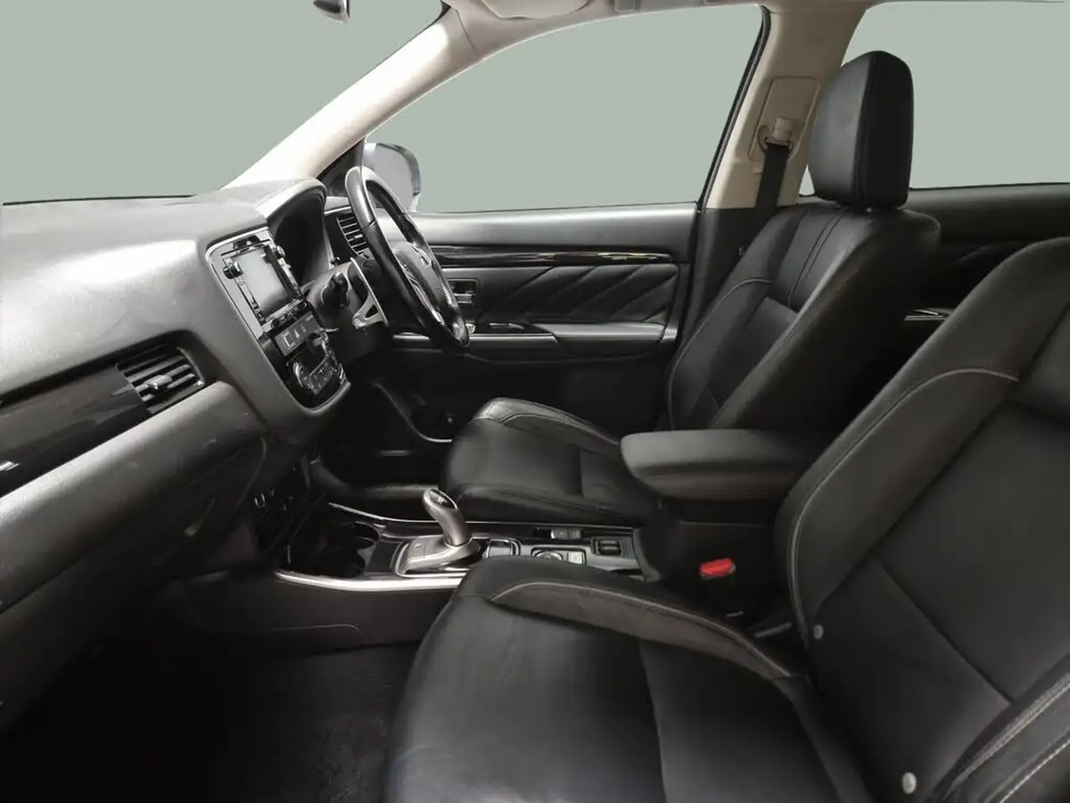2017-mitsubishi-outlander-20-4hs-phev-5st-big-2