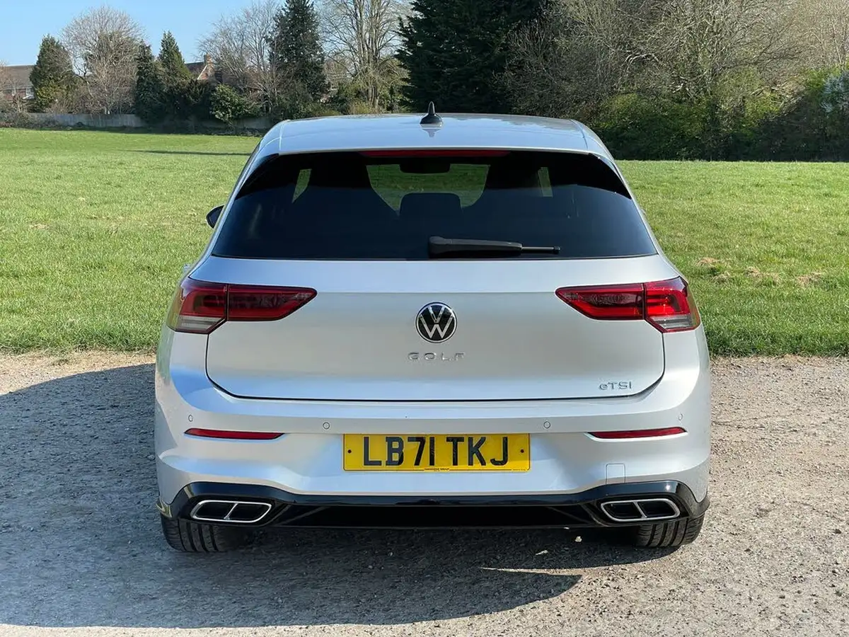 2021-volkswagen-golf-big-16