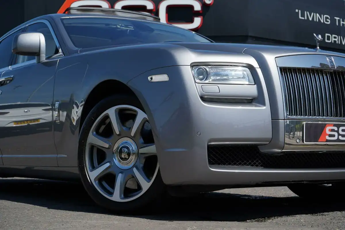 2011-rolls-royce-ghost-66-big-34