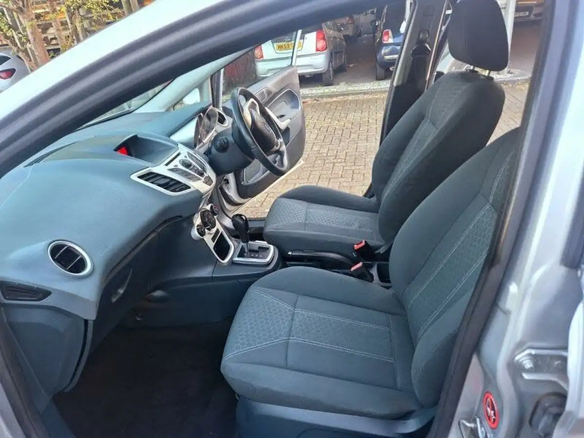 2010-ford-fiesta-14-zetec-96ps-5d-auto-big-10