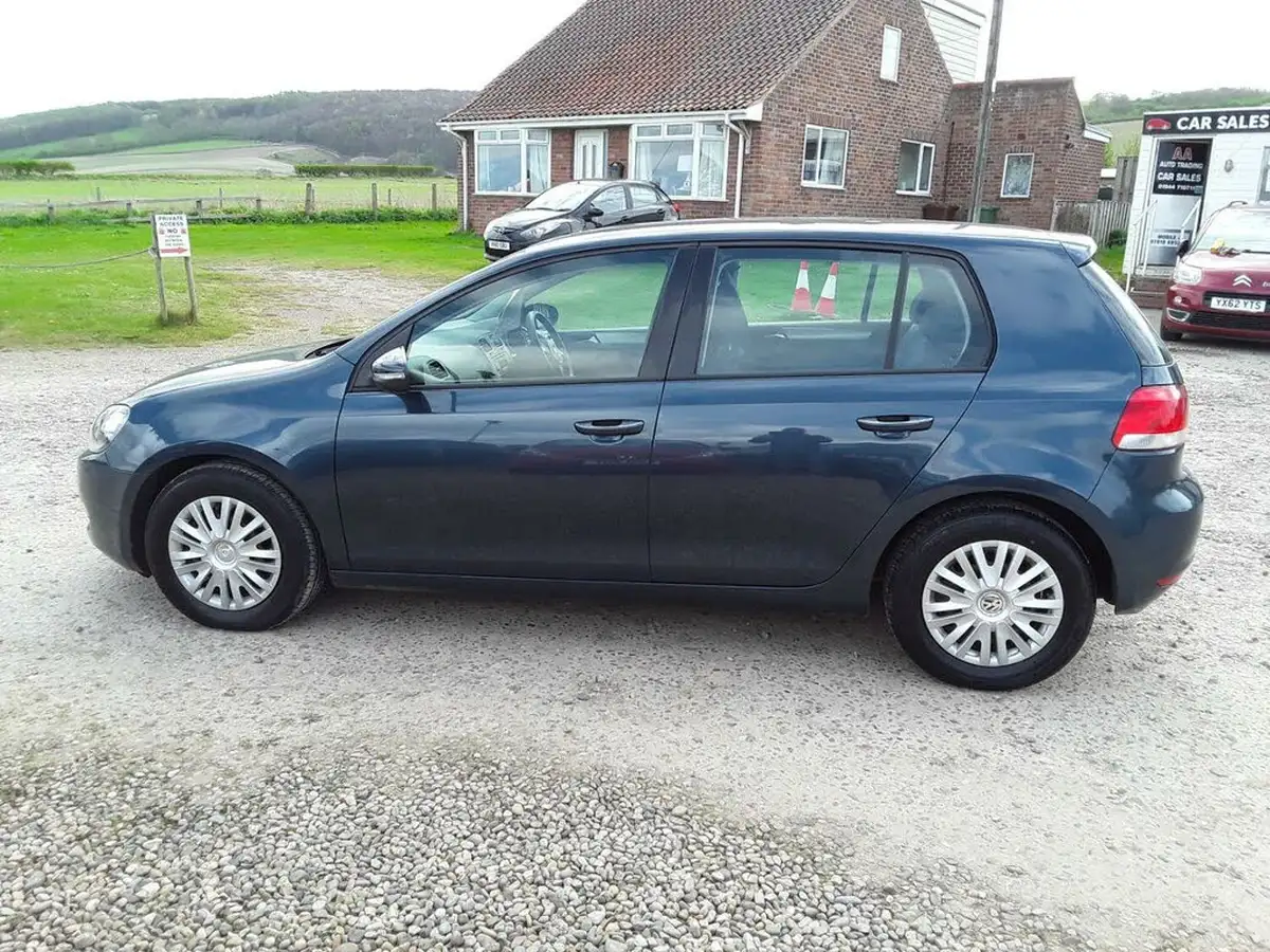 2011-volkswagen-golf-16td-s-hatchback-5d-big-3