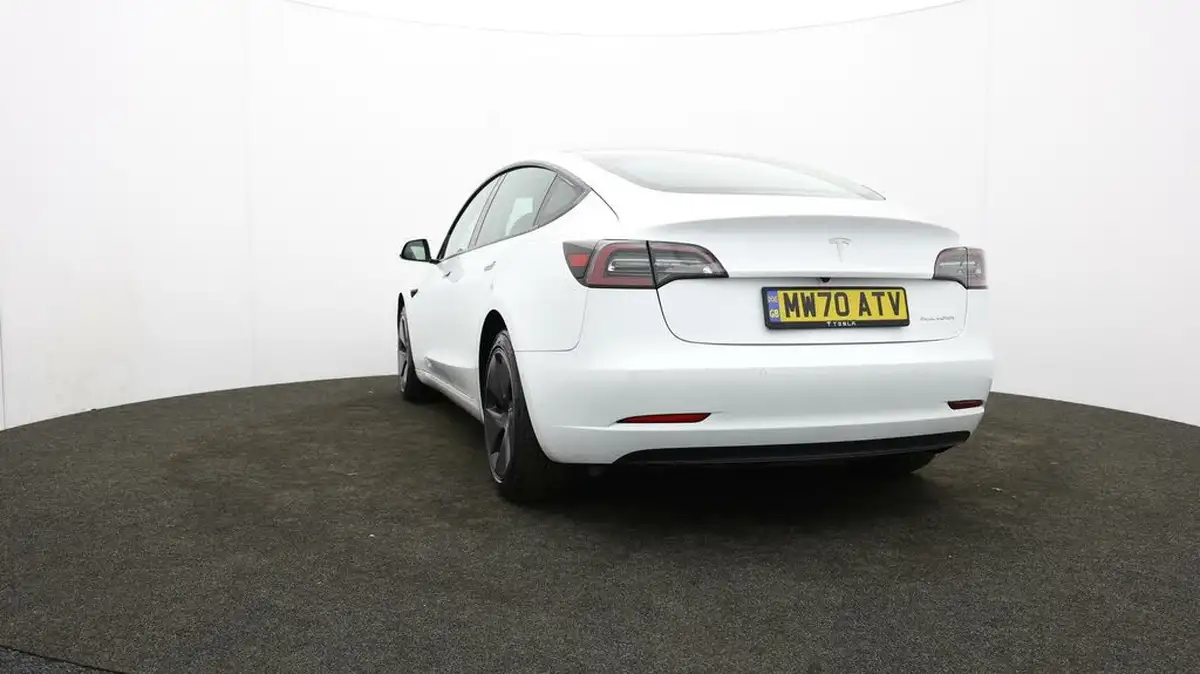 2020-tesla-model-3-e-long-range-big-24