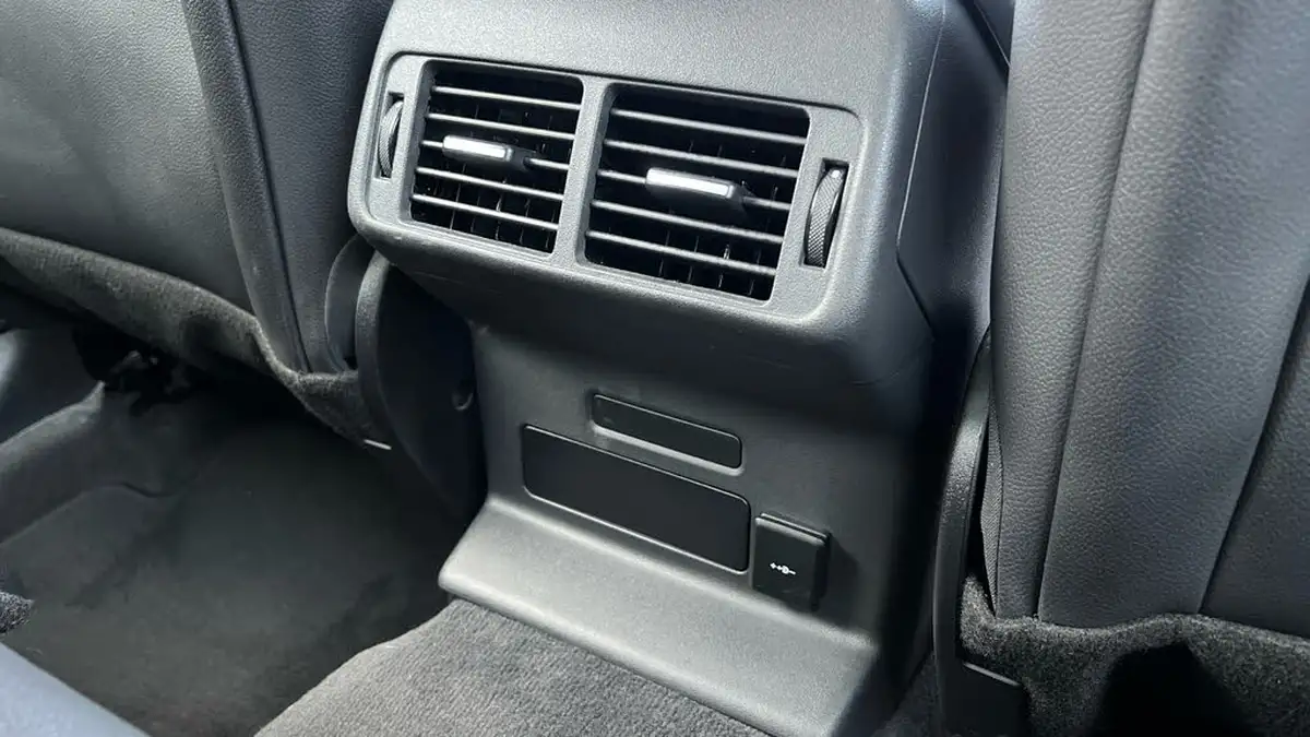 2023-land-rover-range-rover-velar-20-d200-velar-big-17