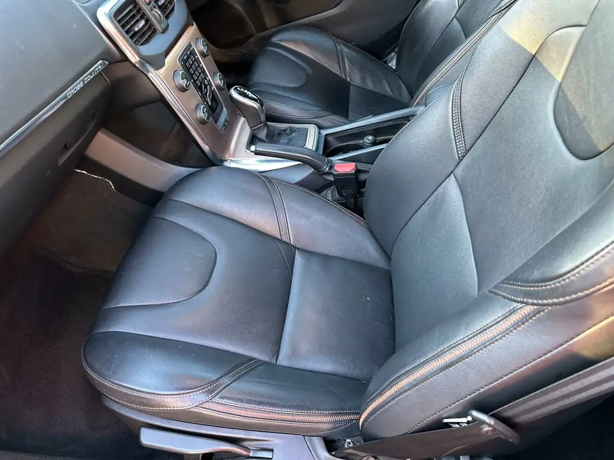 2014-volvo-v40-16td-d2-cross-country-lux-powershift-big-40