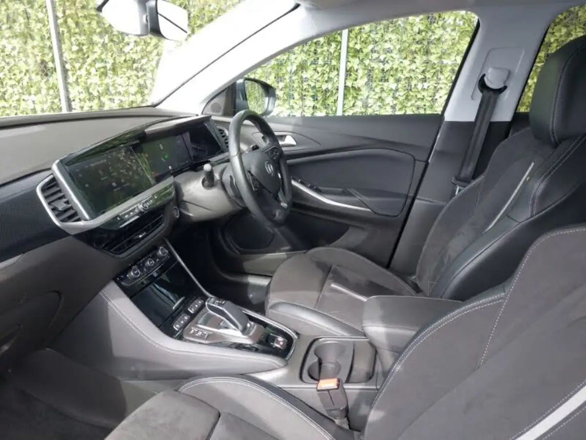 2023-vauxhall-grandland-16-gse-big-4