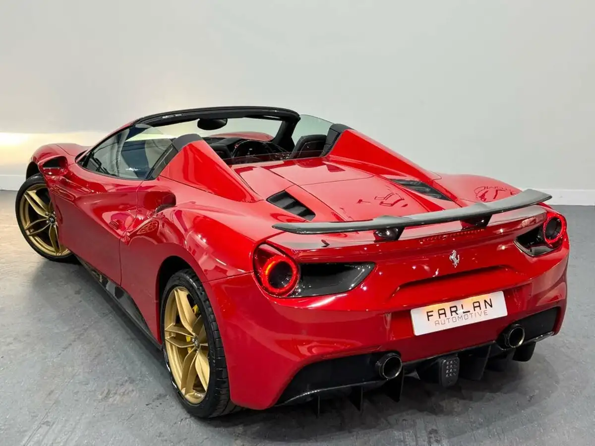 2018-ferrari-488-39-488-spider-big-14