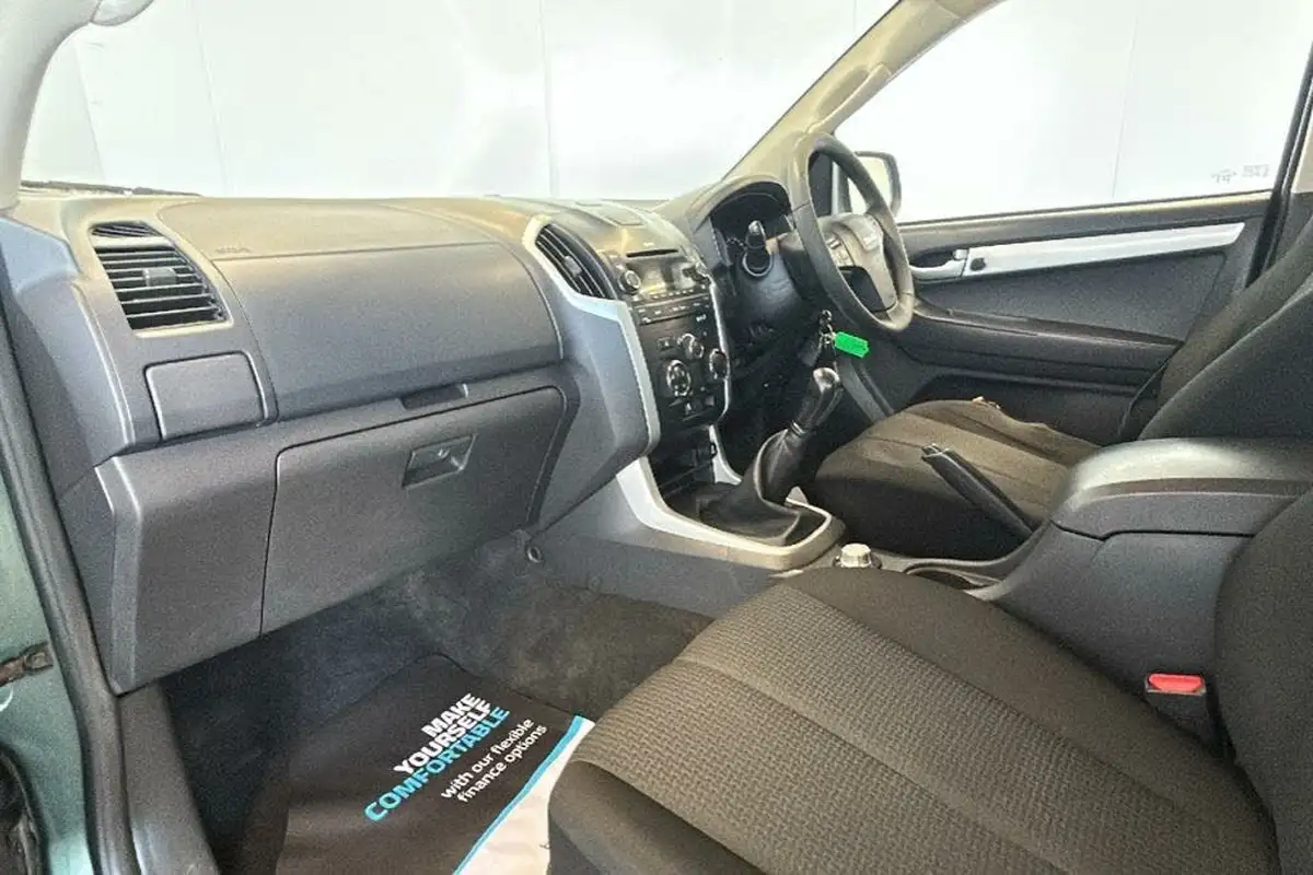 2014-isuzu-d-max-25td-yukon-double-pickup-big-15