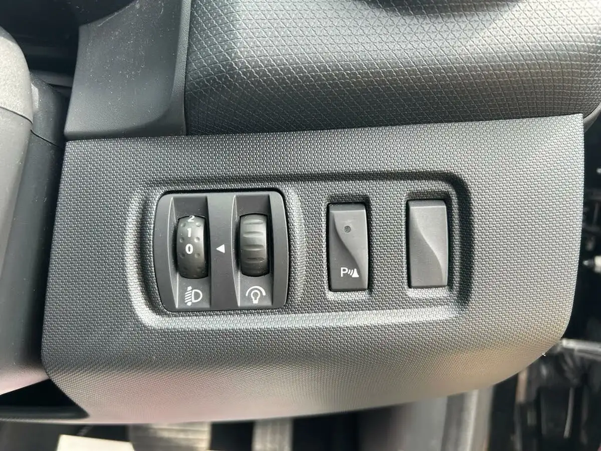 2015-renault-clio-15dci-dynamique-s-medianav-edc-auto-big-47