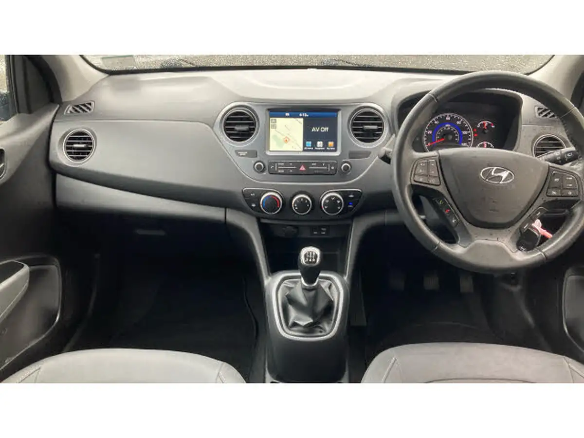 2019-hyundai-i10-10-play-big-9