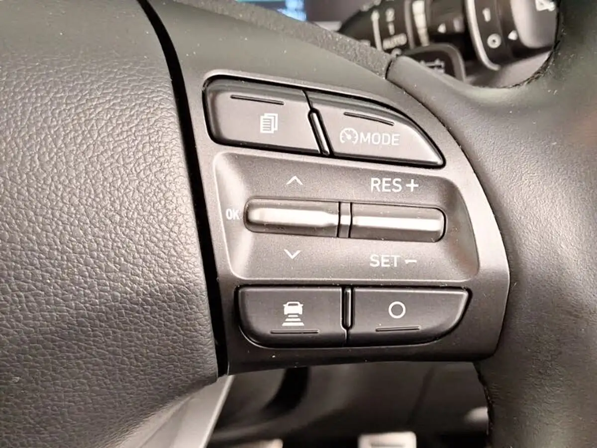 2020-hyundai-kona-e-premium-204ps-big-16