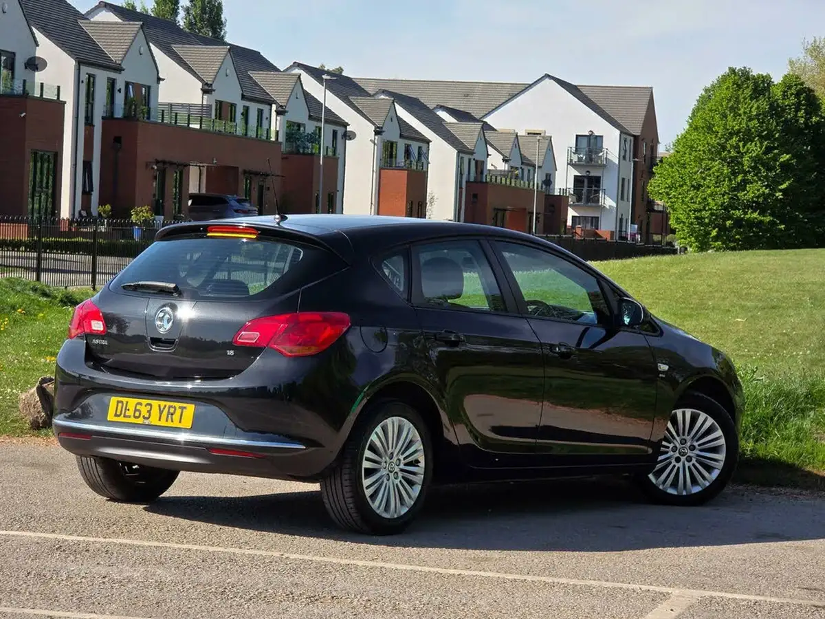 2014-vauxhall-astra-16-energy-big-6