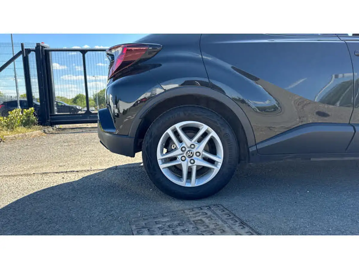 2022-toyota-c-hr-18-vvt-i-icon-big-17