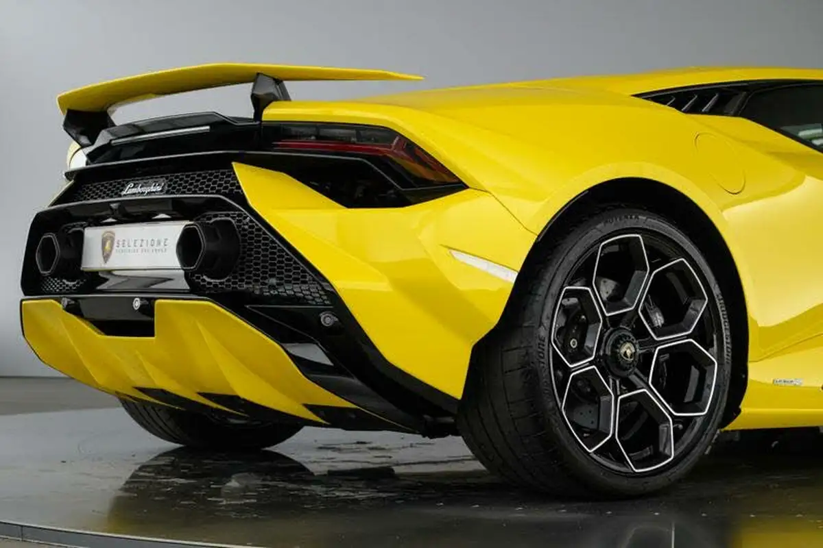 2023-lamborghini-huracan-52-tecnica-big-18