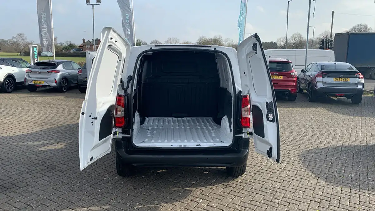 2024-citroen-berlingo-15-bluehdi-m-enterprise-100pseu6e-big-29