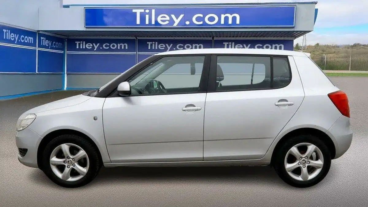 2013-skoda-fabia-12-se-70bhp-hatchback-1198cc-big-2