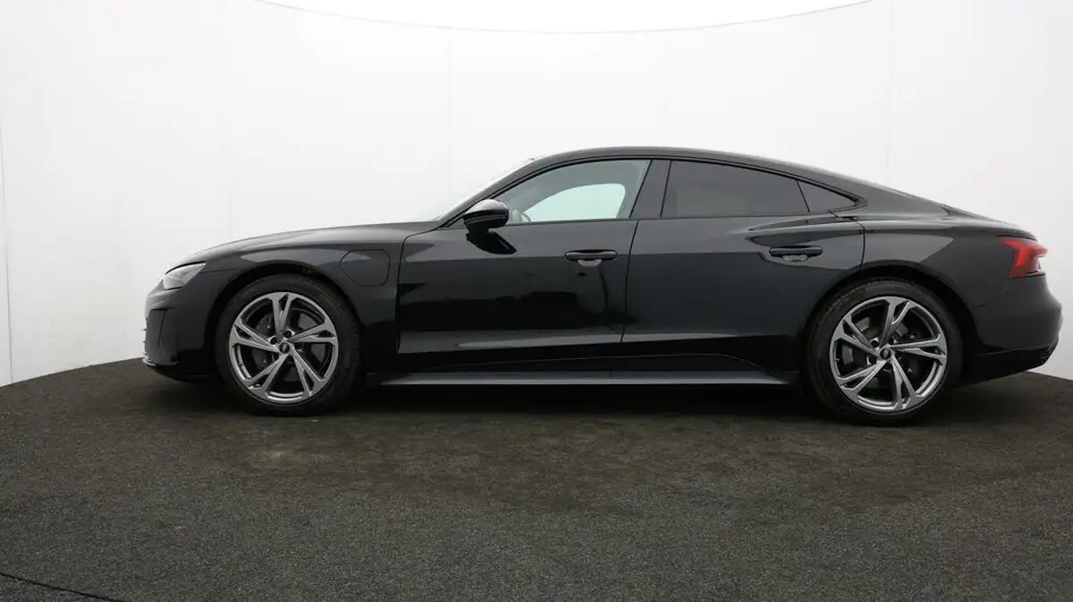2023-audi-e-tron-gt-e-big-66