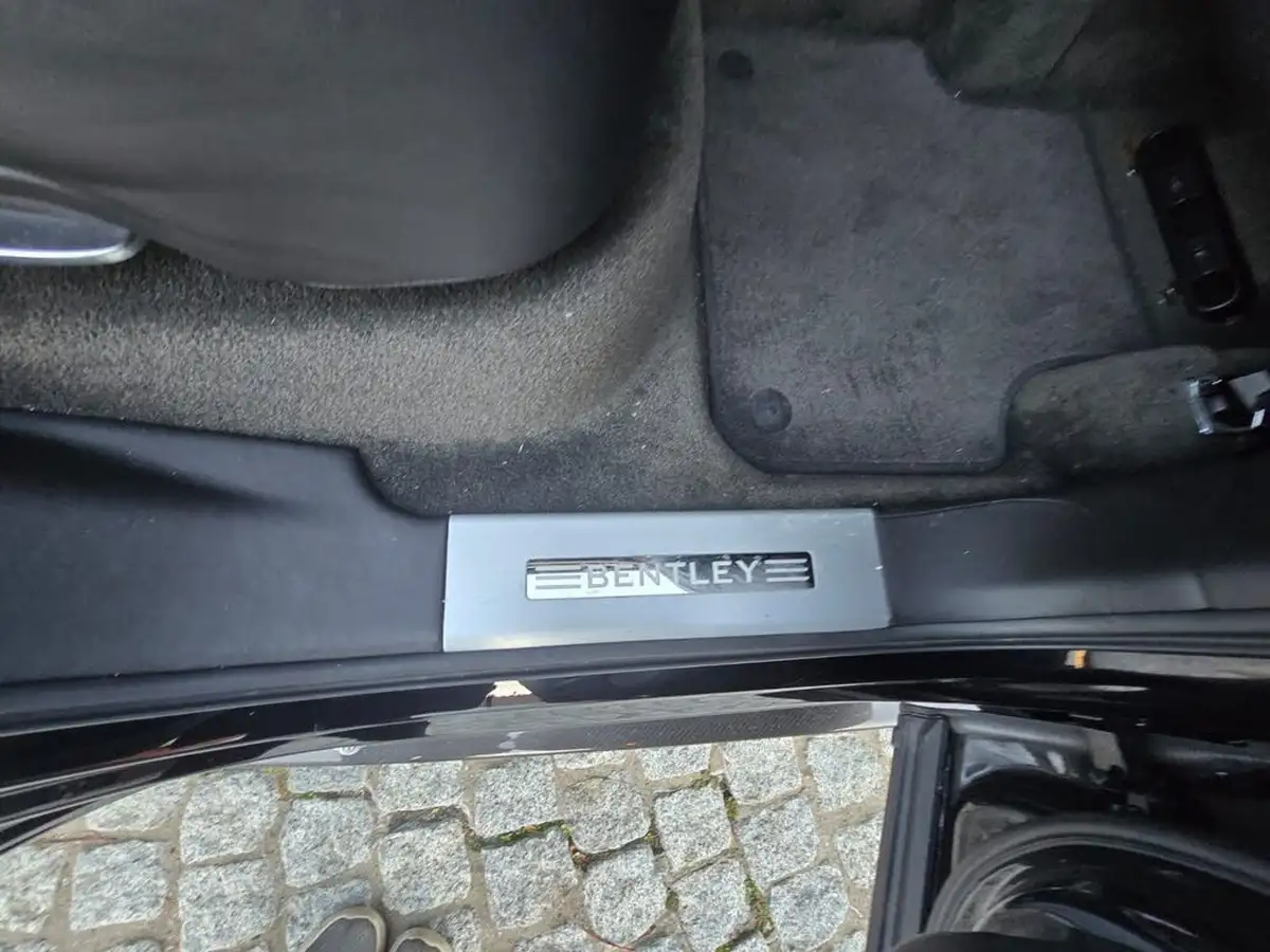 2019-bentley-bentayga-40-v8-big-7