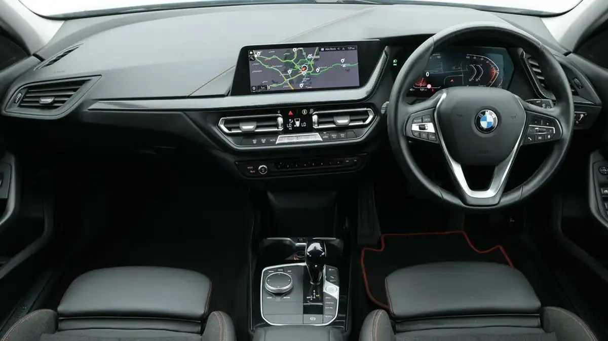2022-bmw-1-series-15td-116d-sport-dct-big-13