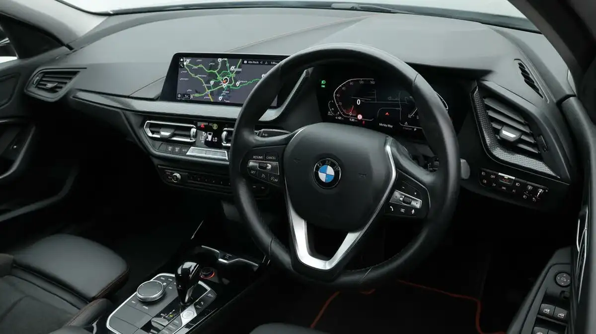 2022-bmw-1-series-15td-116d-sport-dct-big-9