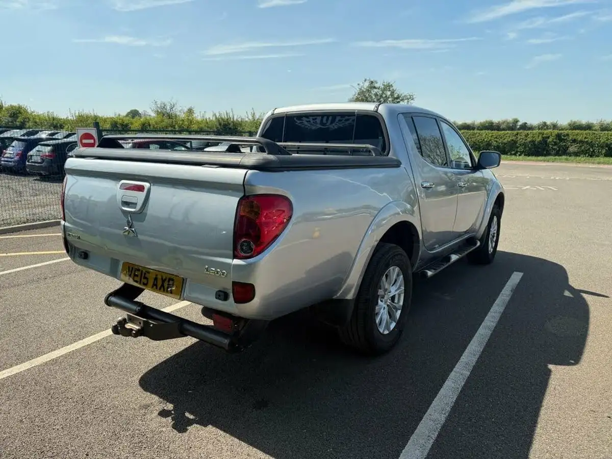 2015-mitsubishi-l200-25td-challenger-big-6