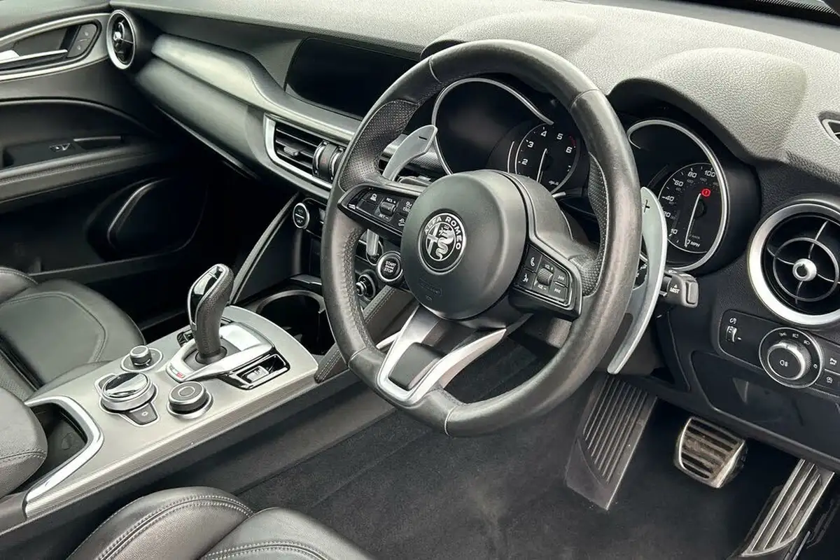 2022-alfa-romeo-stelvio-20-veloce-big-5