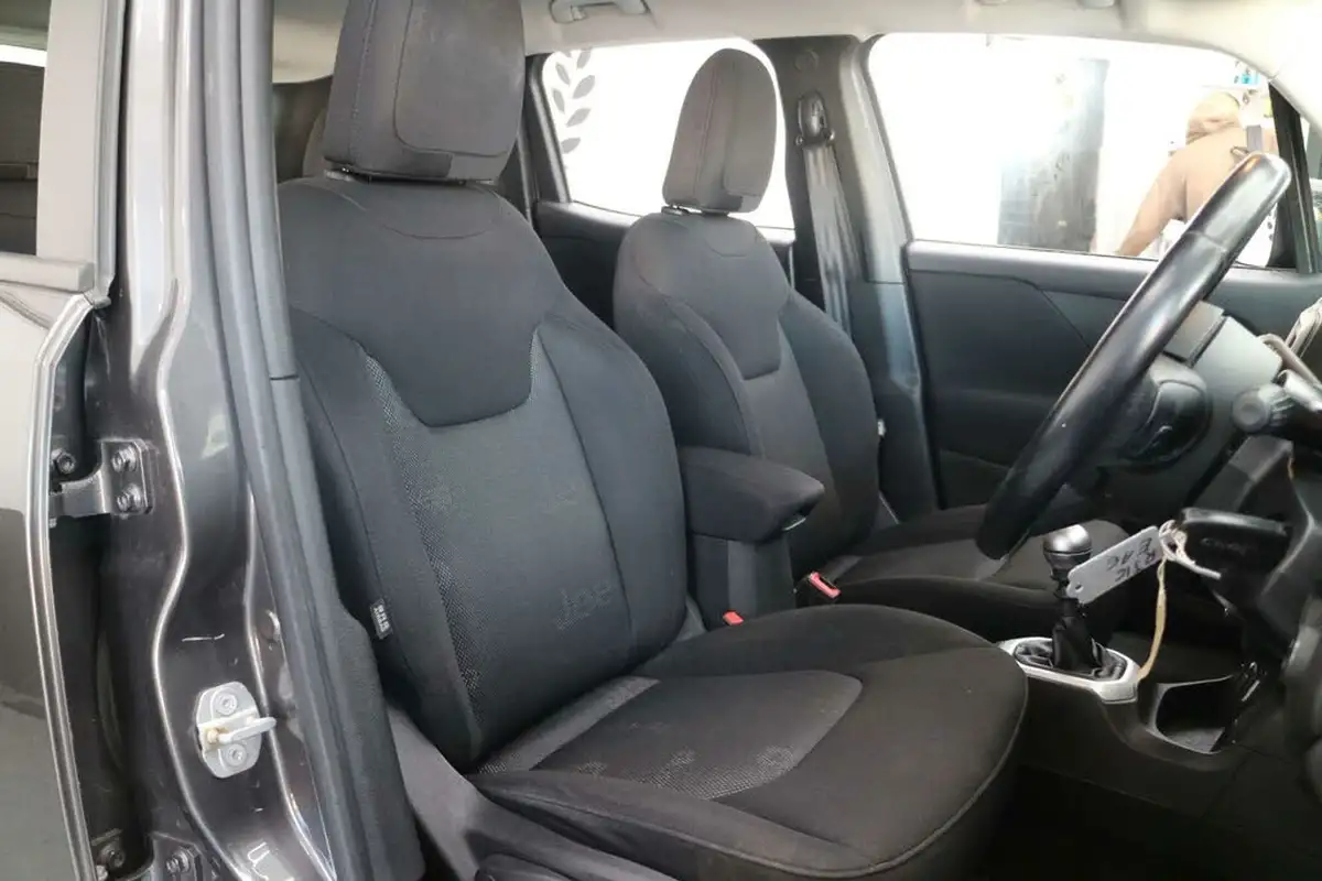 2016-jeep-renegade-14-multiair-ii-longitude-big-11