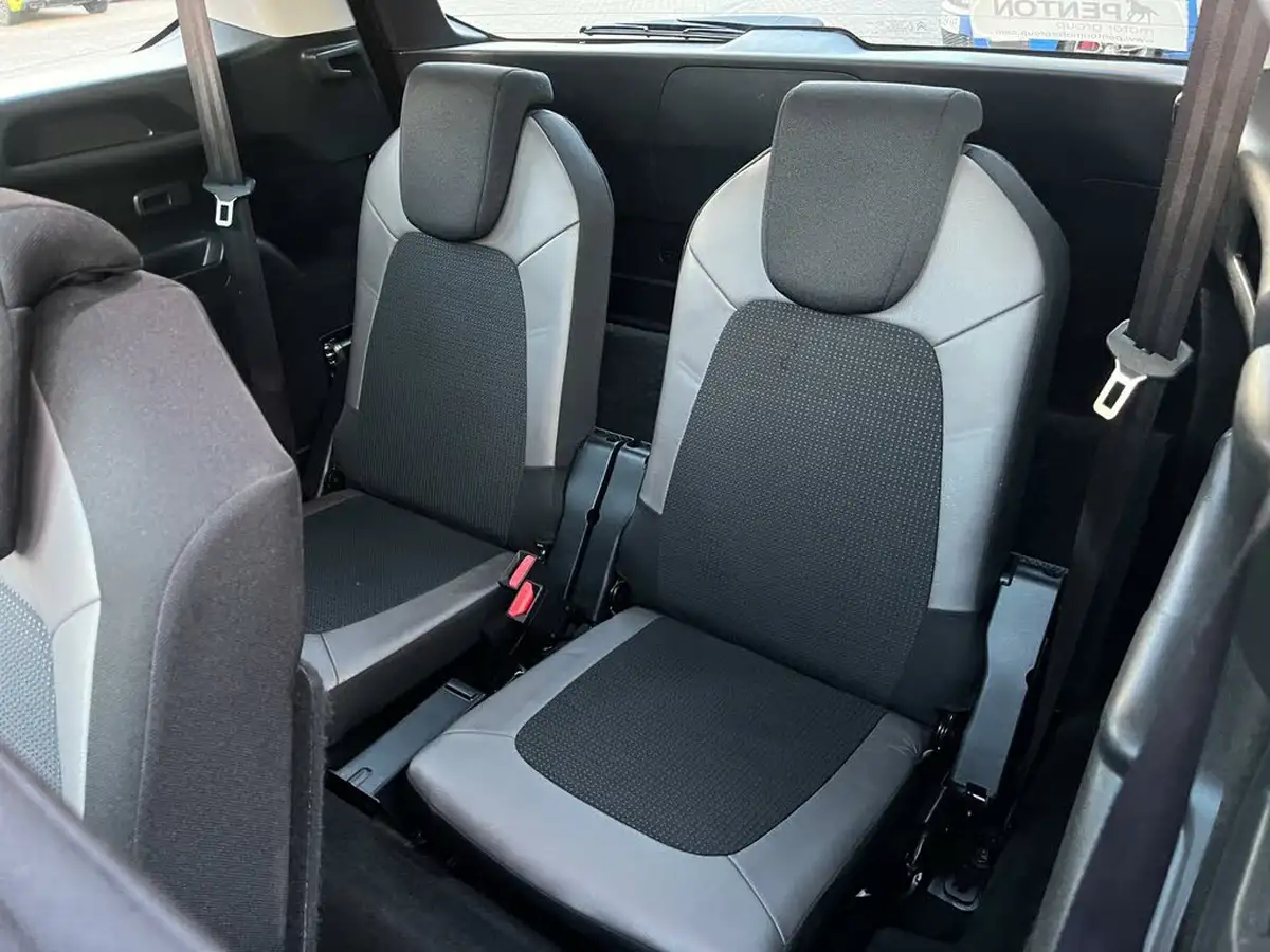2015-citroen-grand-c4-picasso-16bluehdi-exclusive-eat6-big-23