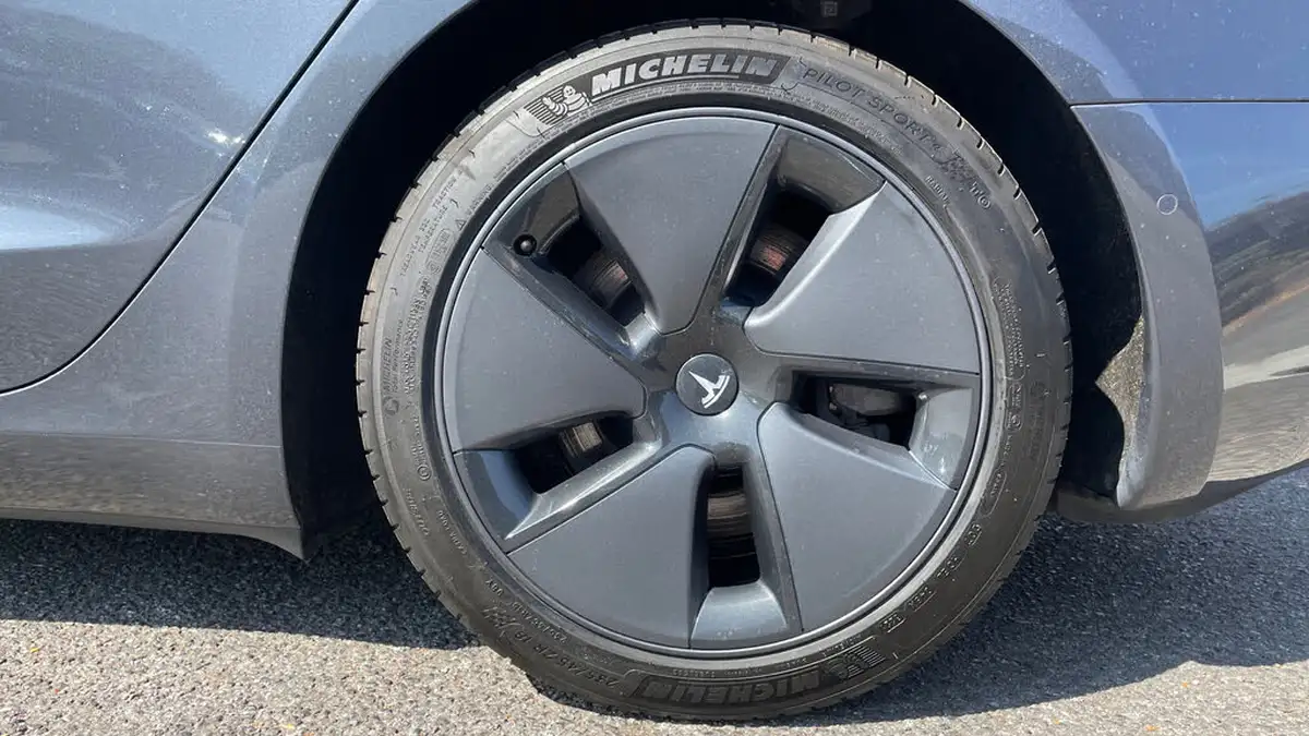 2020-tesla-model-3-e-long-range-big-17