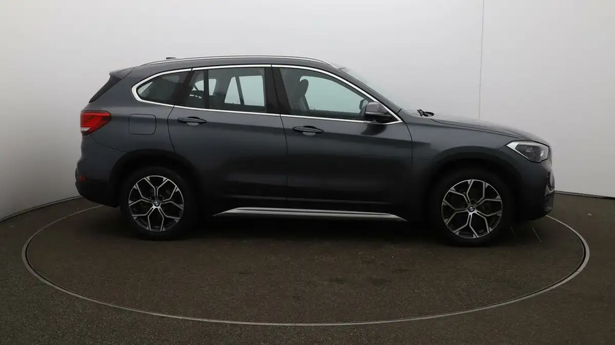2020-bmw-x1-15-sdrive18i-xline-big-38
