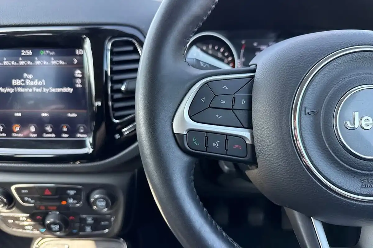 2019-jeep-compass-14-multiair-ii-night-eagle-big-30