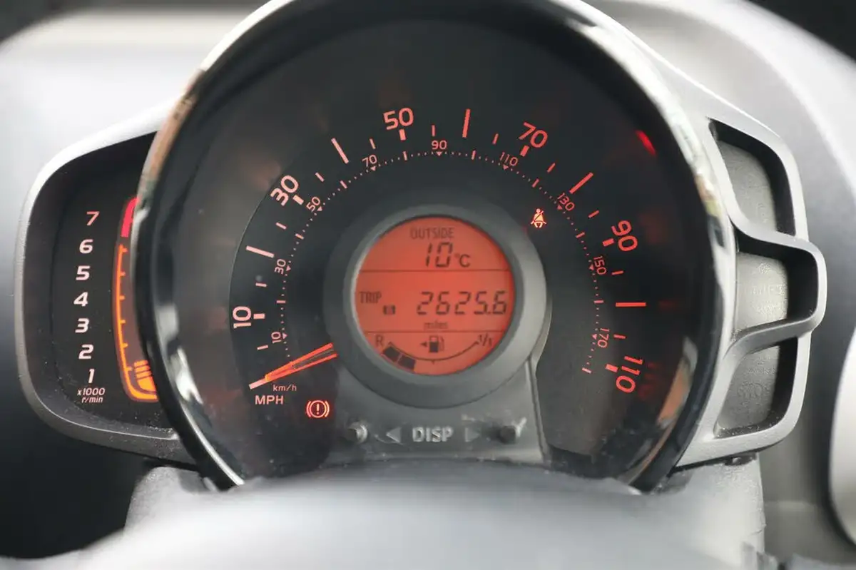 2017-toyota-aygo-10-vvt-i-x-press-71bhp-big-18