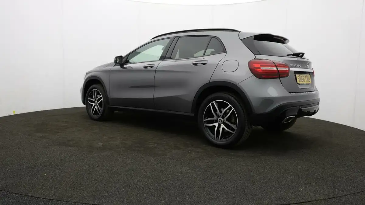 2019-mercedes-benz-gla-class-16-gla-180-urban-edition-ss-big-68