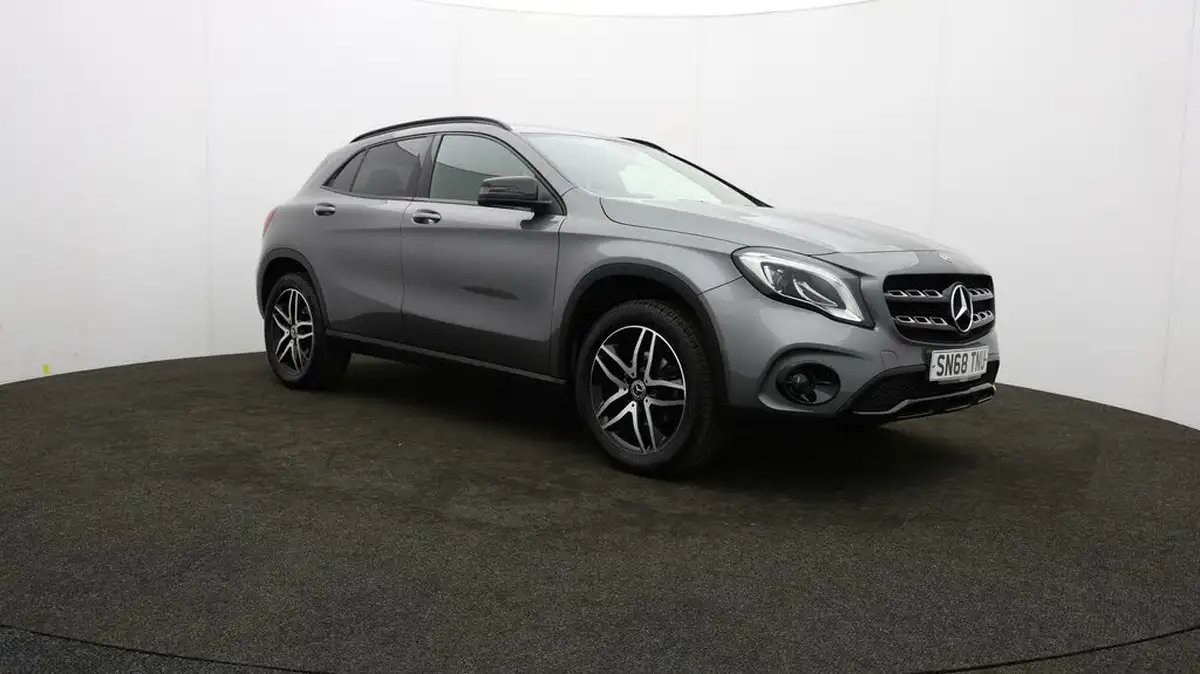 2019-mercedes-benz-gla-class-16-gla-180-urban-edition-ss-big-40