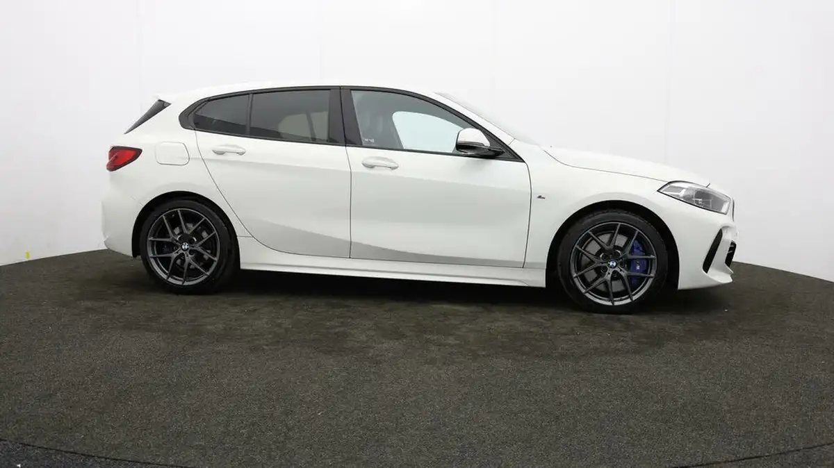 2021-bmw-1-series-20td-118d-m-sport-lcp-big-32