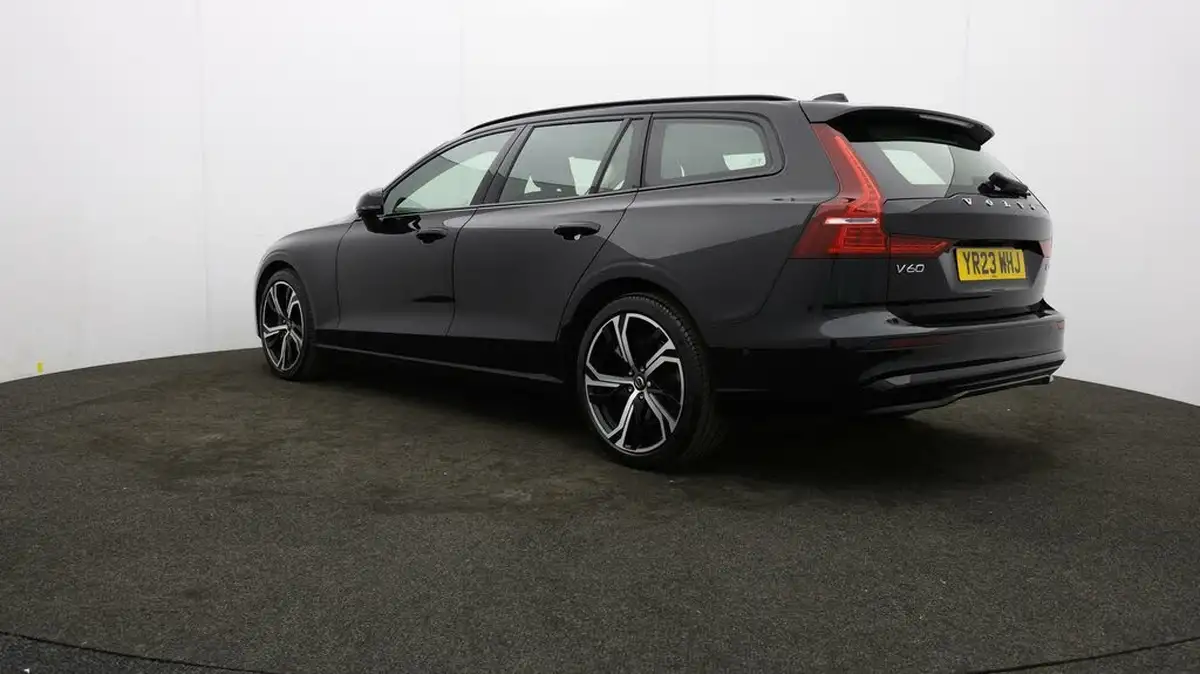 2023-volvo-v60-20-b3-plus-station-wagon-big-4