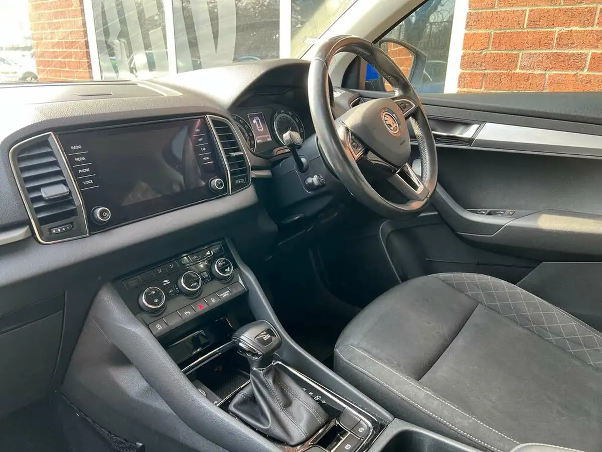 2019-skoda-karoq-16tdi-se-technology-dsg-big-11