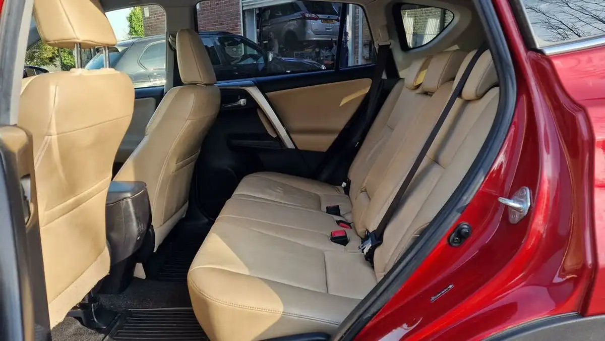 2014-toyota-rav4-20td-invincible-awd-big-11