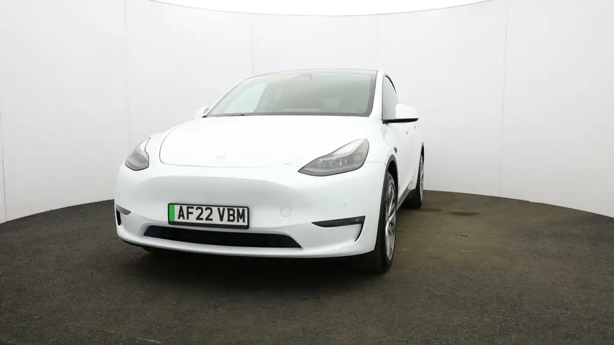 2022-tesla-model-y-e-long-range-big-31