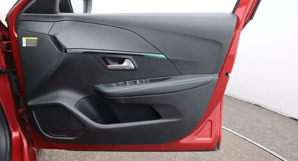 2020-peugeot-208-12-puretech-allure-100bhp-eat8-big-15