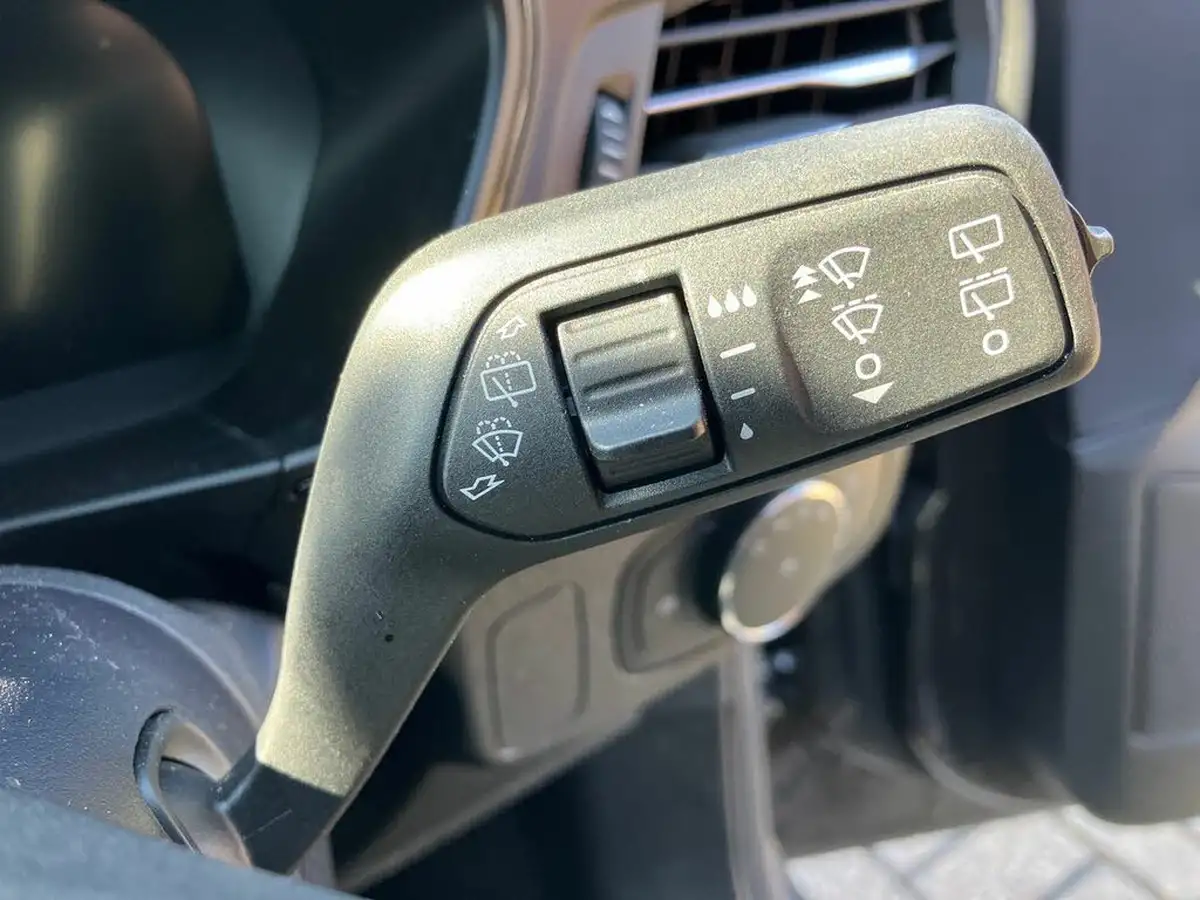 2023-ford-focus-23t-st-hatchback-big-35