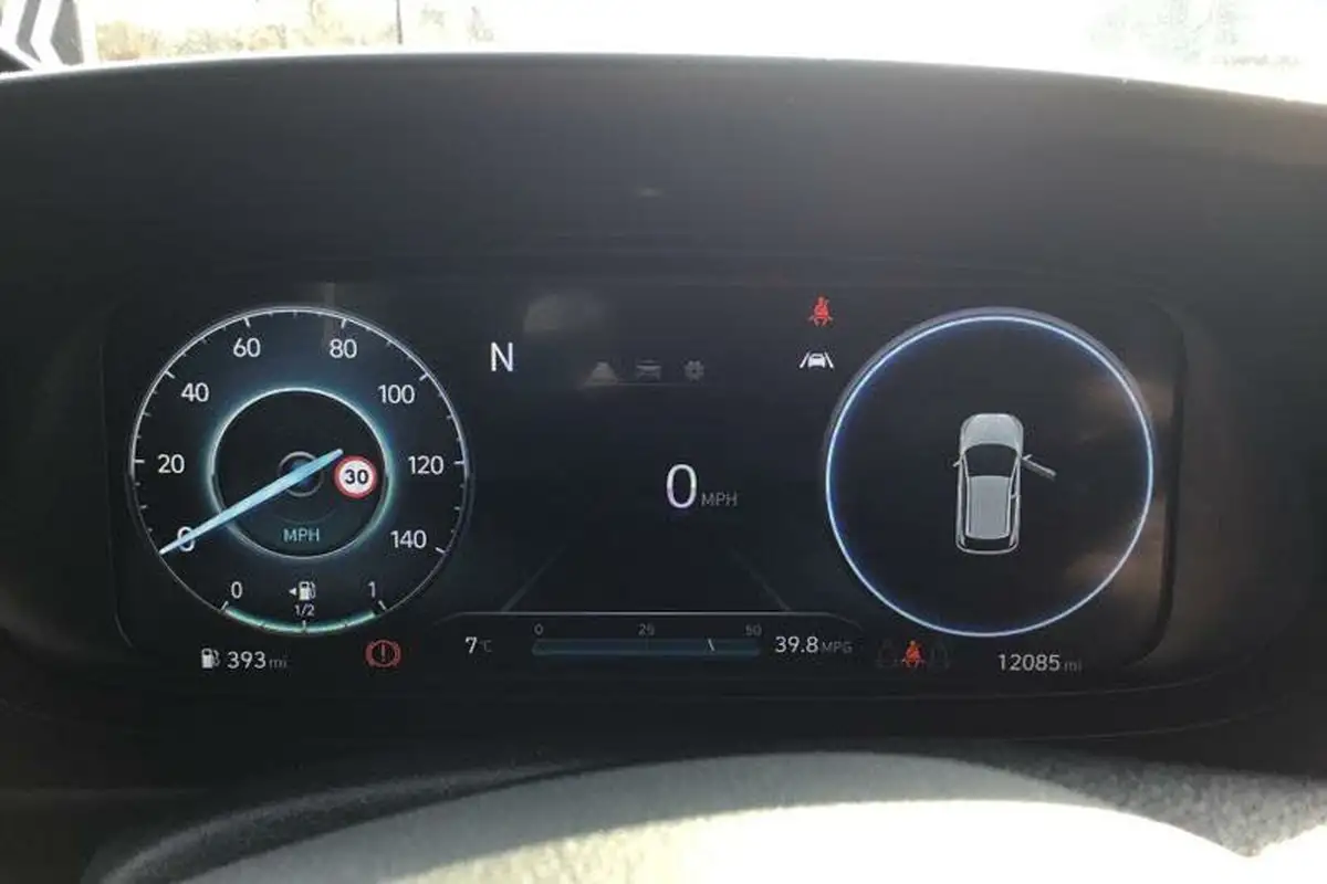 2022-hyundai-i20-10-t-gdi-se-connect-eclutch-imt-big-11
