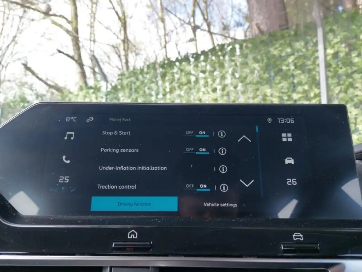2023-citroen-c4-12-puretech-sense-big-9