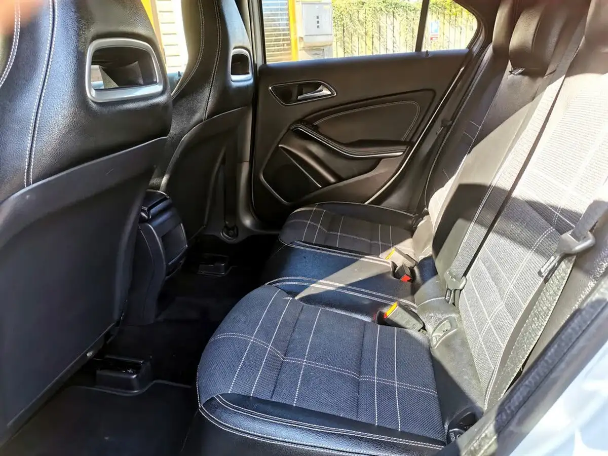 2015-mercedes-benz-a-class-15cdi-a180-sport-big-14