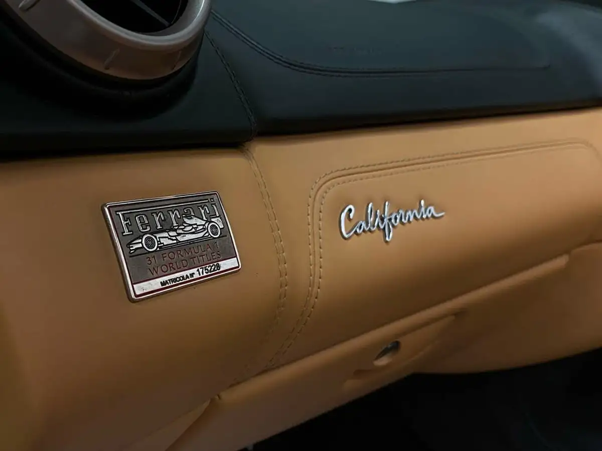 2010-ferrari-california-43-big-23