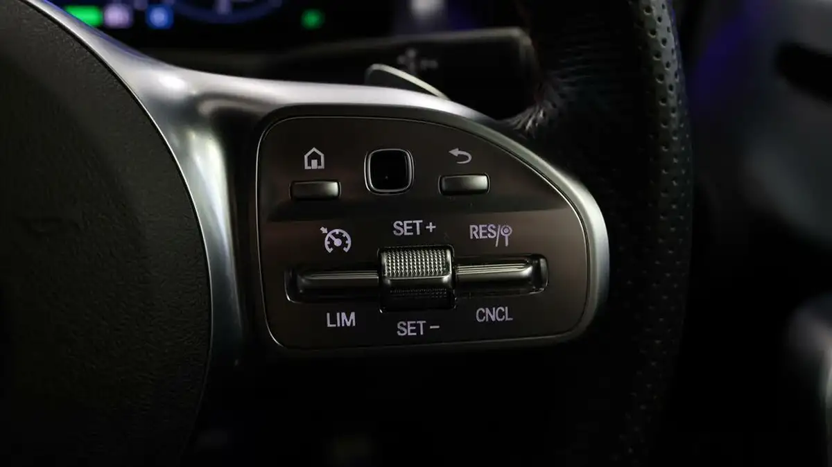 2020-mercedes-benz-a-class-13-a250e-amg-line-premium-hatchback-5d-big-22