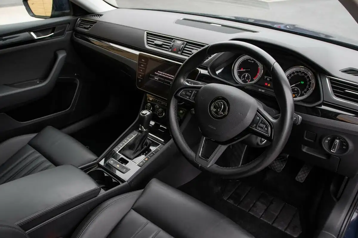 2018-skoda-superb-20-tsi-laurin-klement-280ps-4x4-ss-hatchback-big-4