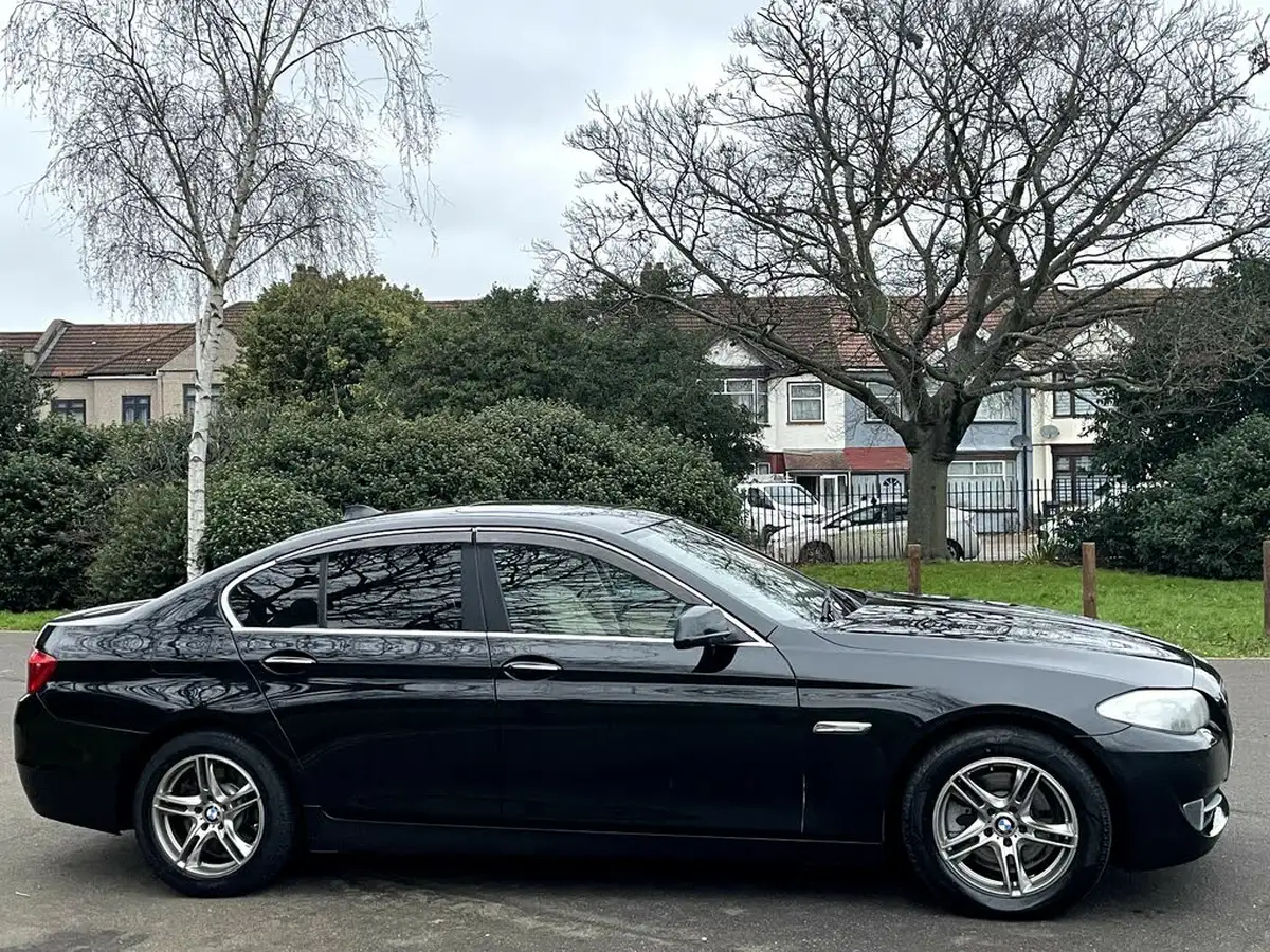 2011-bmw-5-series-big-18